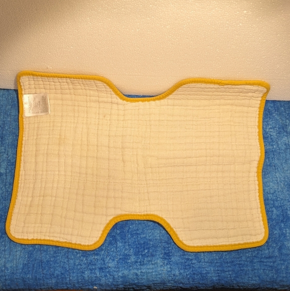 Mustard yellow burp cloth - Picture 2 of 5